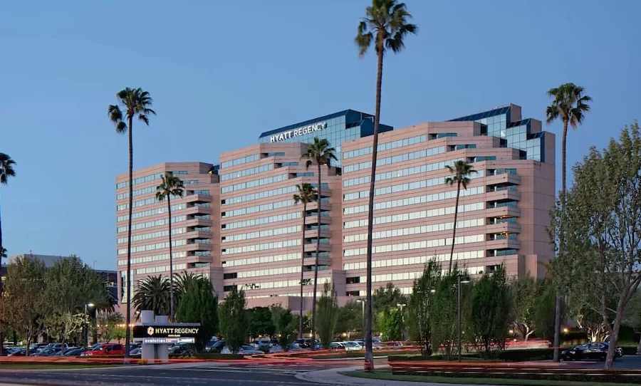 CONNECTIONS smart home hotel